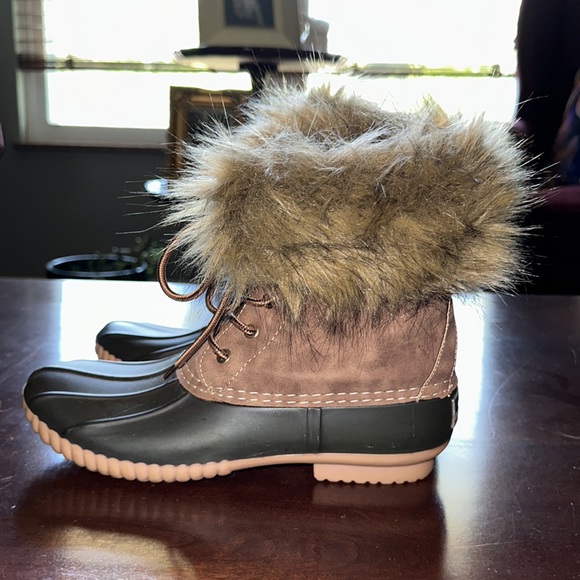 Duck boots, Waterproof boot by marleylilly, size nine. NWOT. - Picture 6 of 8